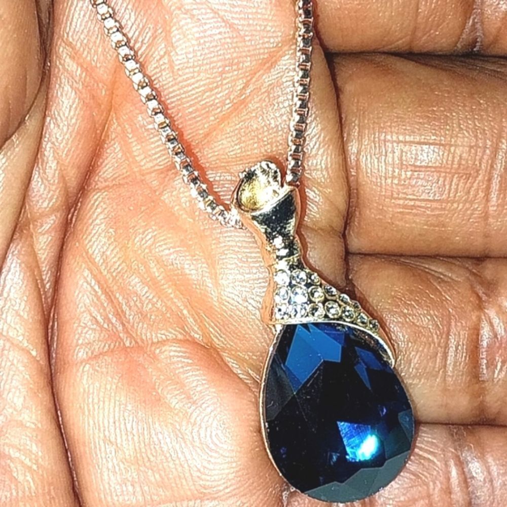Ladies Elegant Lab Created Sapphire Water Drop Shape Pendant Necklace